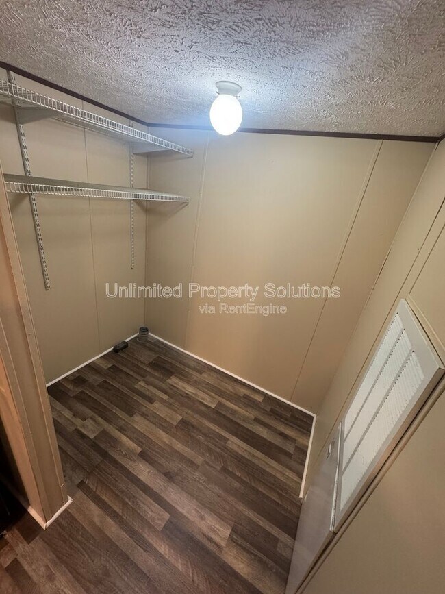 Building Photo - 9499 Wendi Dr NE