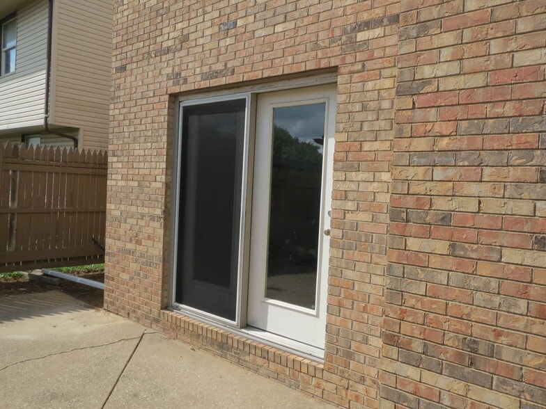 Building Photo - 5617 Ryewyck Dr