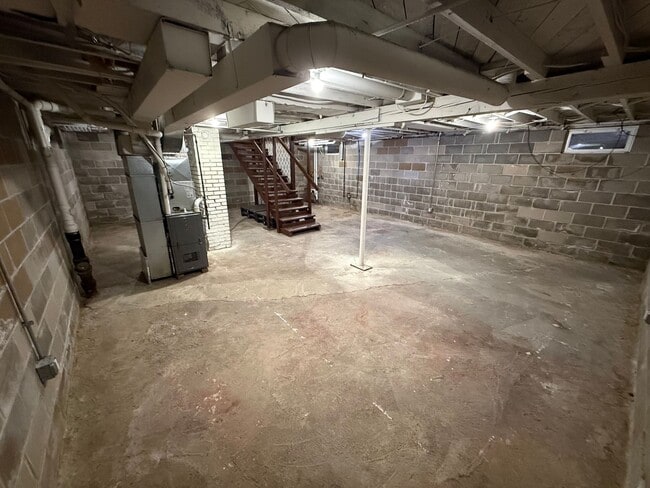 Building Photo - 3315 Valley Dr