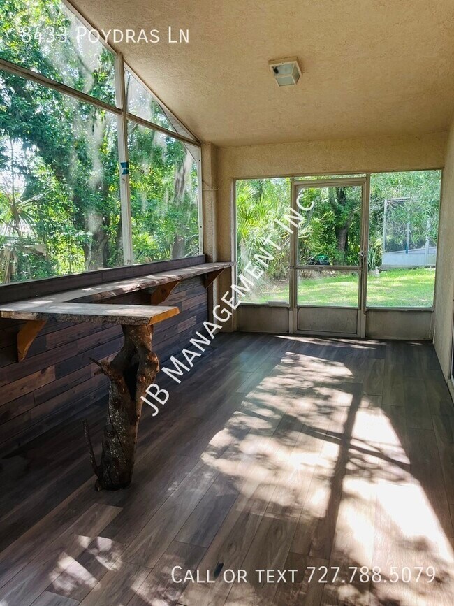Building Photo - 8433 Poydras Ln