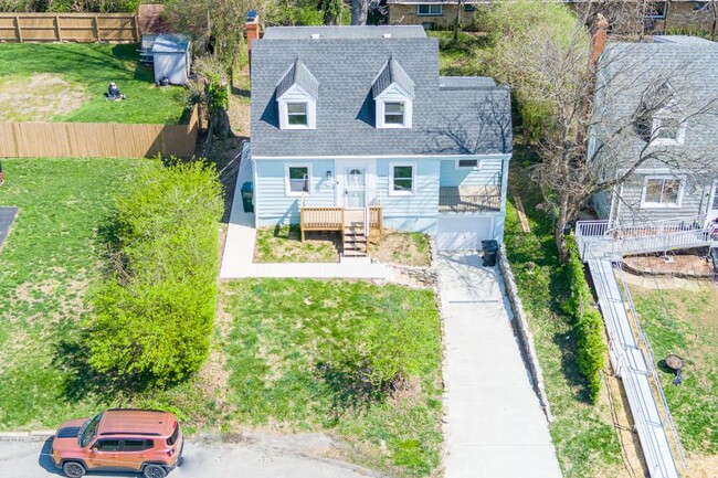 Building Photo - 6510 Hedge Ave