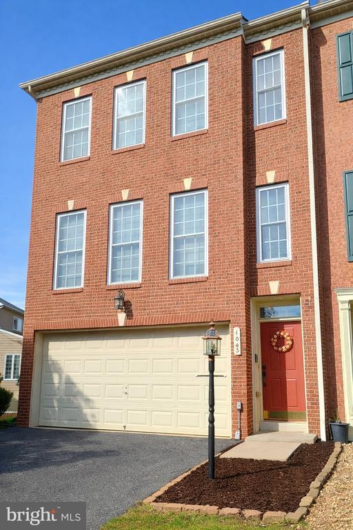 Building Photo - 1043 Hotchkiss Pl