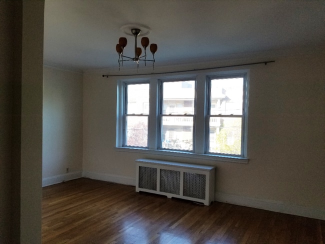 Building Photo - 255 Kelton St