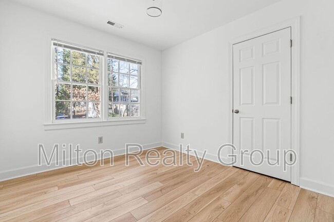 Building Photo - 7709 Highlandview Cir