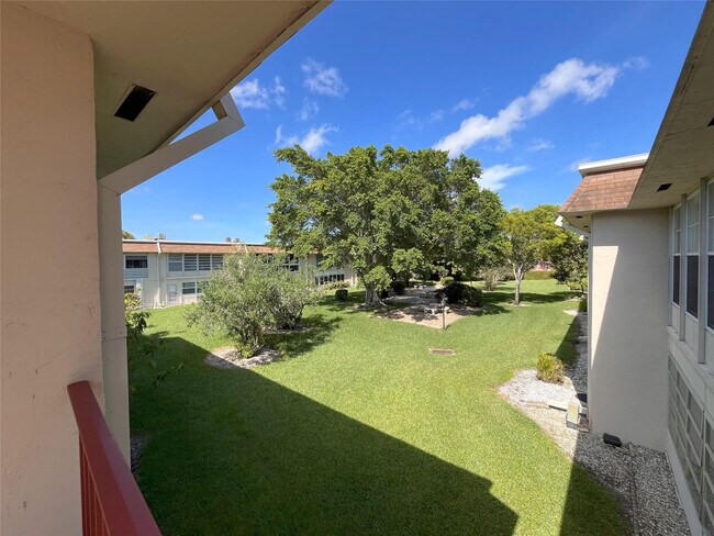 Building Photo - 212 Oxford 400