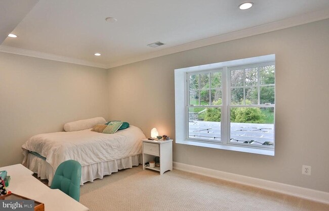 Building Photo - 6329 Linway Terrace