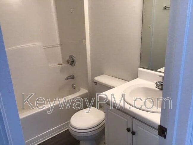 Building Photo - 119 Summerfield Cir