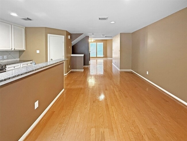 Building Photo - 1263 W 17th St