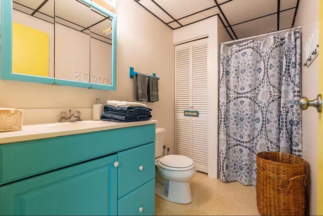 Building Photo - 1006 Newton St