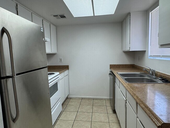Building Photo - 1539 Monte Vista Dr