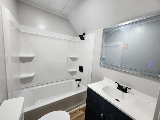 Building Photo - Secure This Newly Remodeled 4 Bedroom 2 Ba...