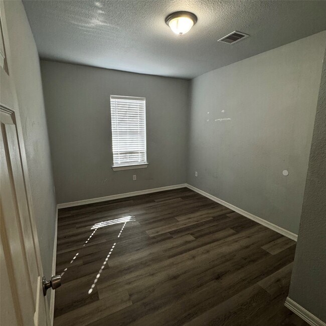 Building Photo - 3917 Kashmere St