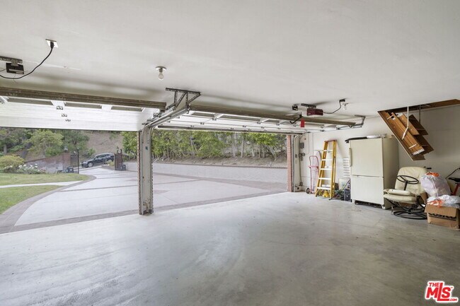 Building Photo - 4055 Nogales Dr