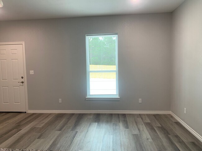 Building Photo - Spring Break Special - Move in NOW!!! and stay one month free