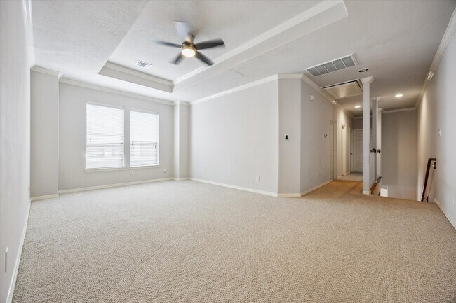 Building Photo - 5337 Elm St