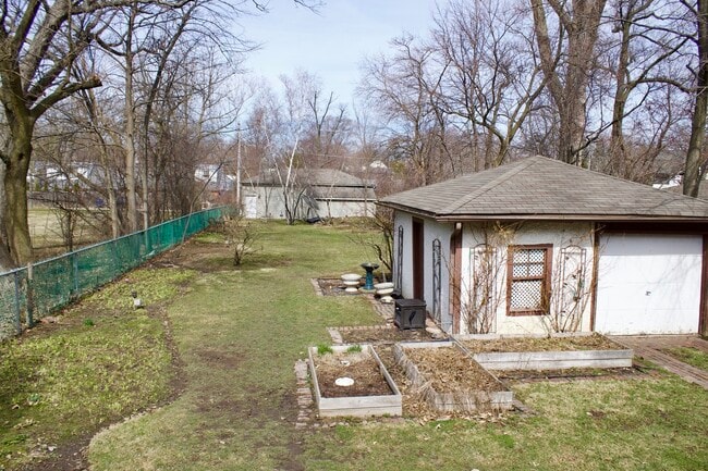 Building Photo - 1018 Oakwood Ave