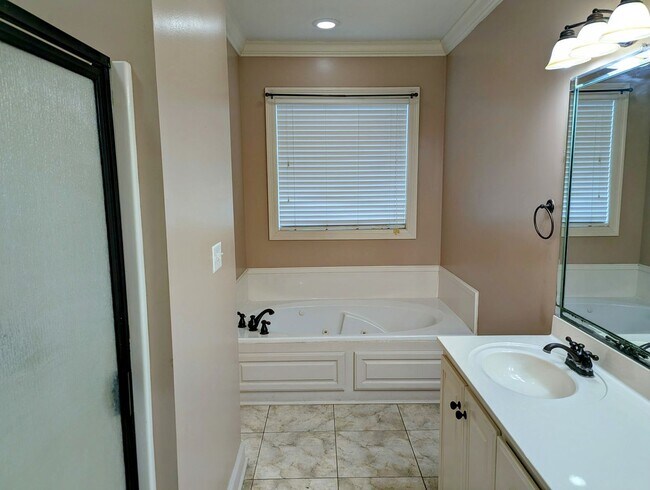 Building Photo - Home for You in Fairground Place!