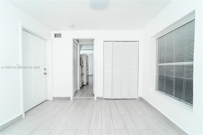 Building Photo - 5725 NW 24th Ave