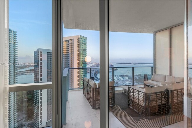 Building Photo - 851 NE 1st Ave