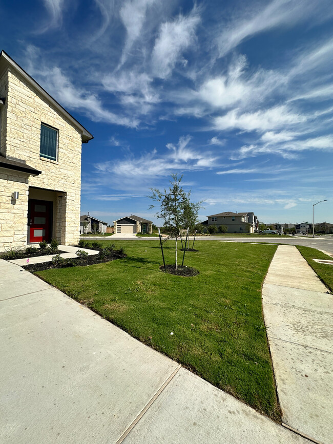 Oversized Side Yard - 214 New Hampton Way