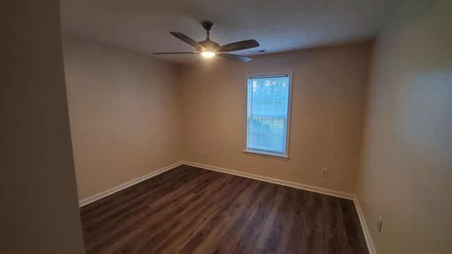 Building Photo - Newly Renovated 3 bedroom, 2 bath unit with fenced in yard and 2 car garage. Recently Reduced to ...