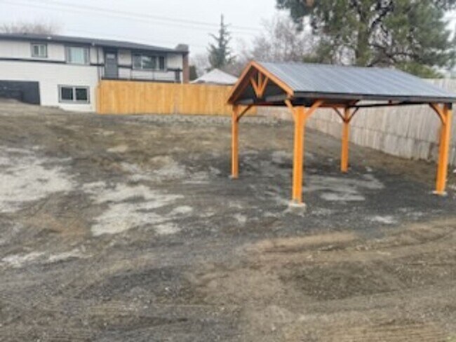 Building Photo - Brand new 2 bed/2 bath, central a/c, dishwasher, washer & dryer, deck & patio!