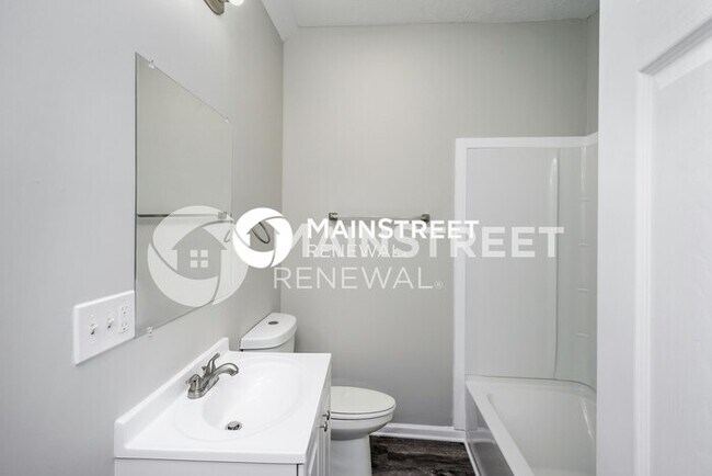 Building Photo - 3 Bedroom Pet-Friendly Home in Louisville, KY with Main Street Renewal
