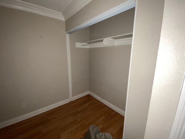 Building Photo - 2 bed 2 bath downstairs unit