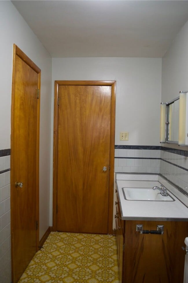 Building Photo - 3 Bedroom House Next To Columbia Regional ...