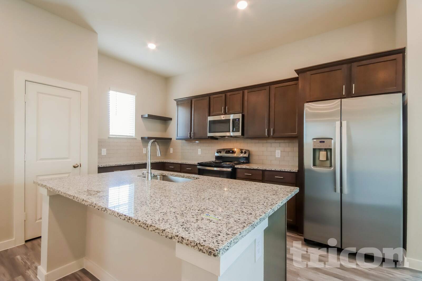 Building Photo - 9835 Willow Creek Commerce Dr