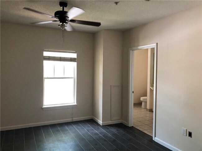 Building Photo - 5035 Fairways Cir