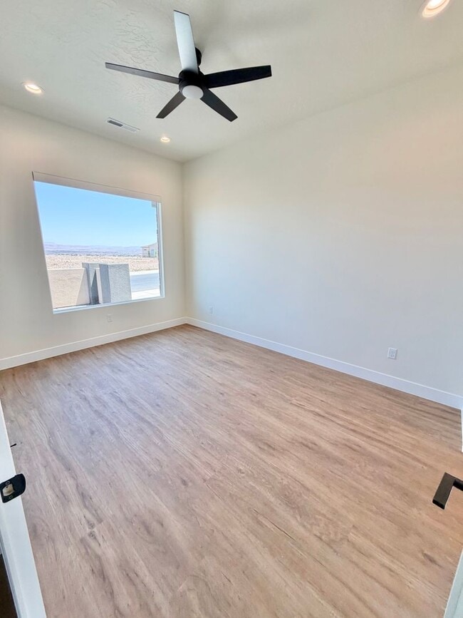 Building Photo - Beautiful Single-Level Home with Trail Access & Stunning Views!!! Pet Friendly!
