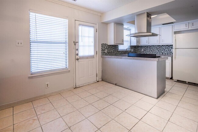 Building Photo - 7800 Northcrest Blvd