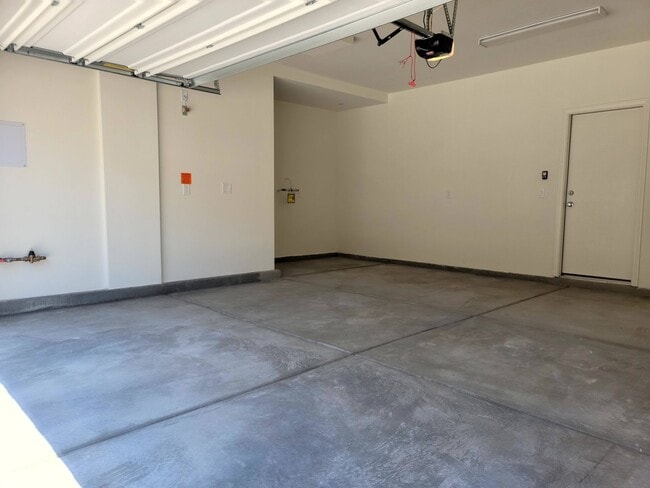 Building Photo - WOW Affordable Townhome in Inspirada
