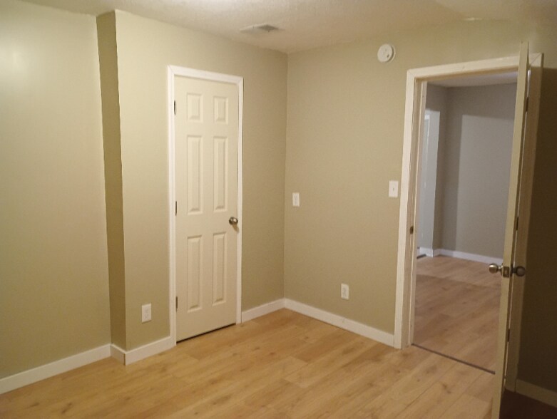 Building Photo - 821 W Cherry St