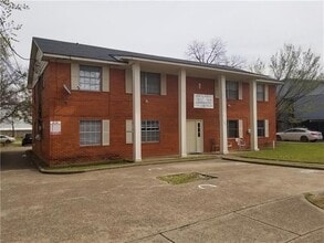 Building Photo - 305 Lampe St