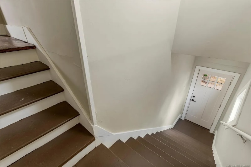 Building Photo - 1317 S Carson Ave