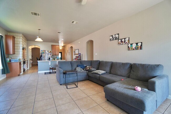 Building Photo - 18621 Dry Pond Dr