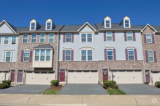 Building Photo - Move-in ready Townhome in Wenworth Green C...