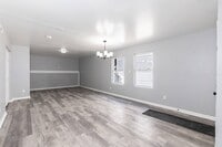 Building Photo - Four Bedroom Home!