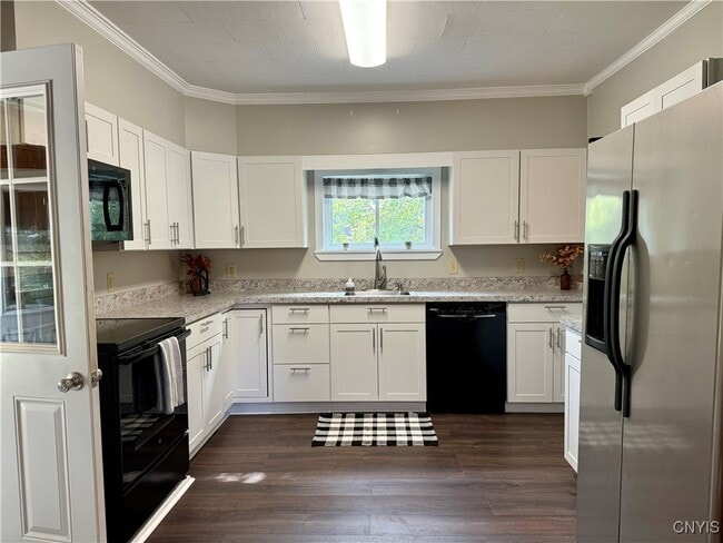 Building Photo - 37 White St