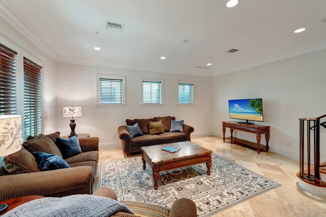 Building Photo - 1510 Ocean Dr