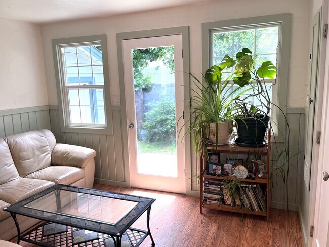 Building Photo - Fully Furnished- 2 bedroom/ 2 bathroom in Seacliff neighborhood walking distance to the beach