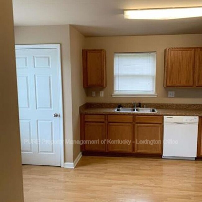 Building Photo - 219 W 4th St