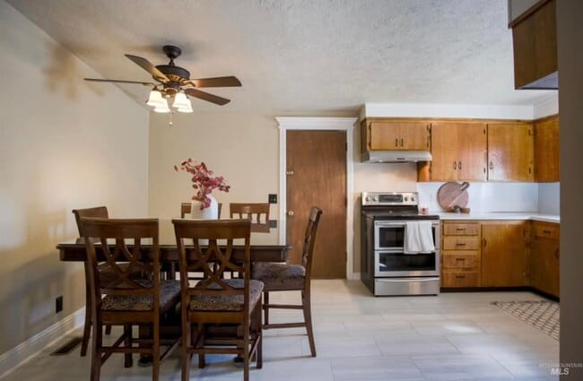 Building Photo - Rupert - 15th Drive