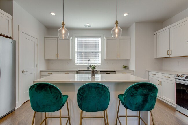 Building Photo - 732 Inspiration Blvd