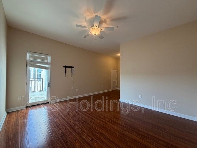 Building Photo - 670 Town Center Dr