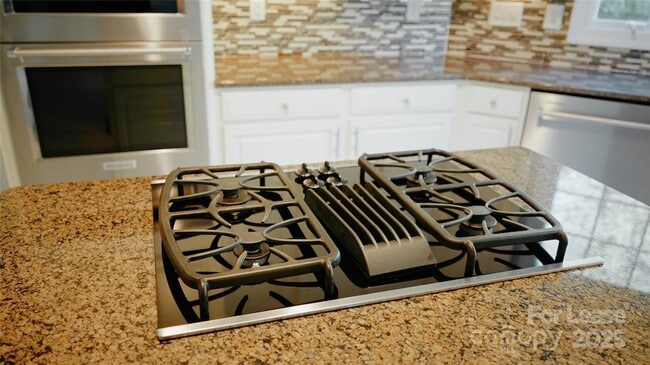 Building Photo - 12325 Summer Breeze Ct