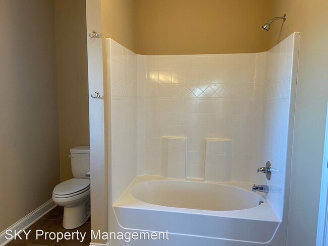 Building Photo - 1 br, 1 bath Apartment - Village at Tradit...