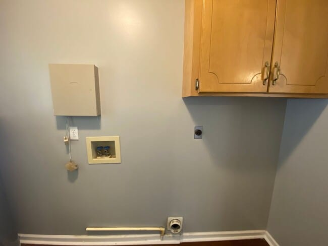 Building Photo - 3928 Laurelbrook Dr